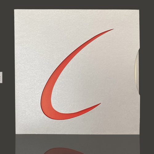 Création de cartes de voeux papier sur-mesure avec découpe et papier créatif